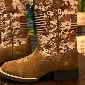 Ariat Boy’s Boots - Patriot size 9.5